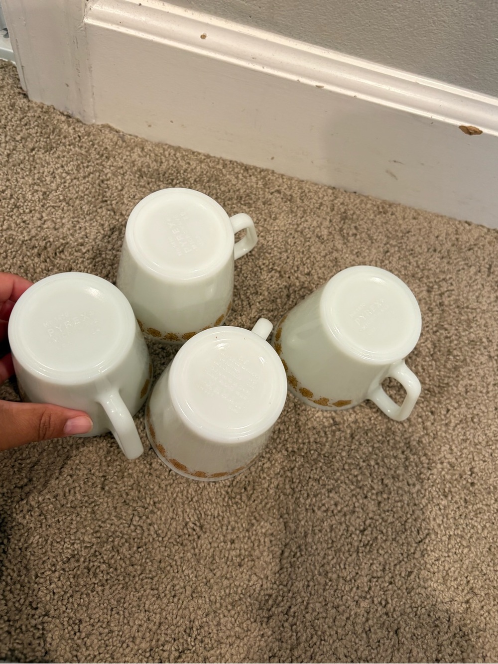 Vintage Pyrex No Corning D-Handle Milk Glass Coffee Mugs Butterfly Gold Set of 4 - Picture 11 of 14